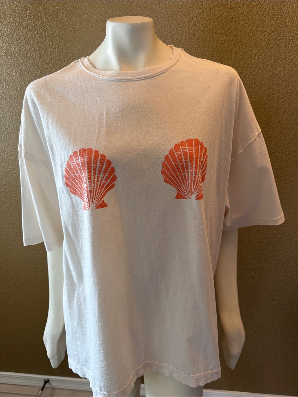 White Short Sleeve Tee with Coral Shell Prints - Casual Women's Top